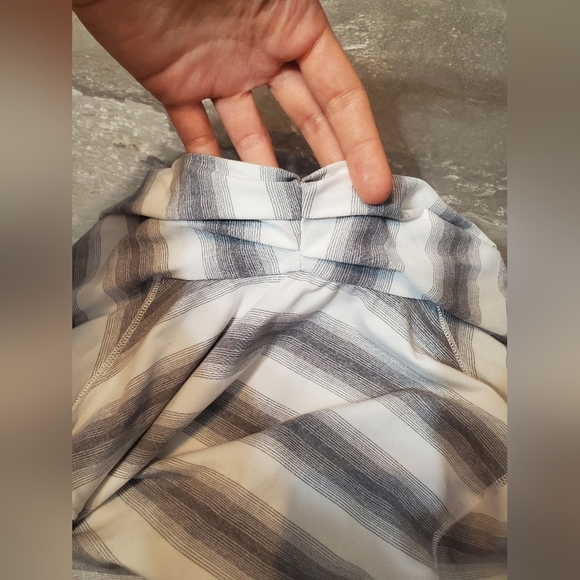 Lululemon Radiant long sleeve top. Striped grey and white. Size 6. Faux wrap. - Picture 8 of 10
